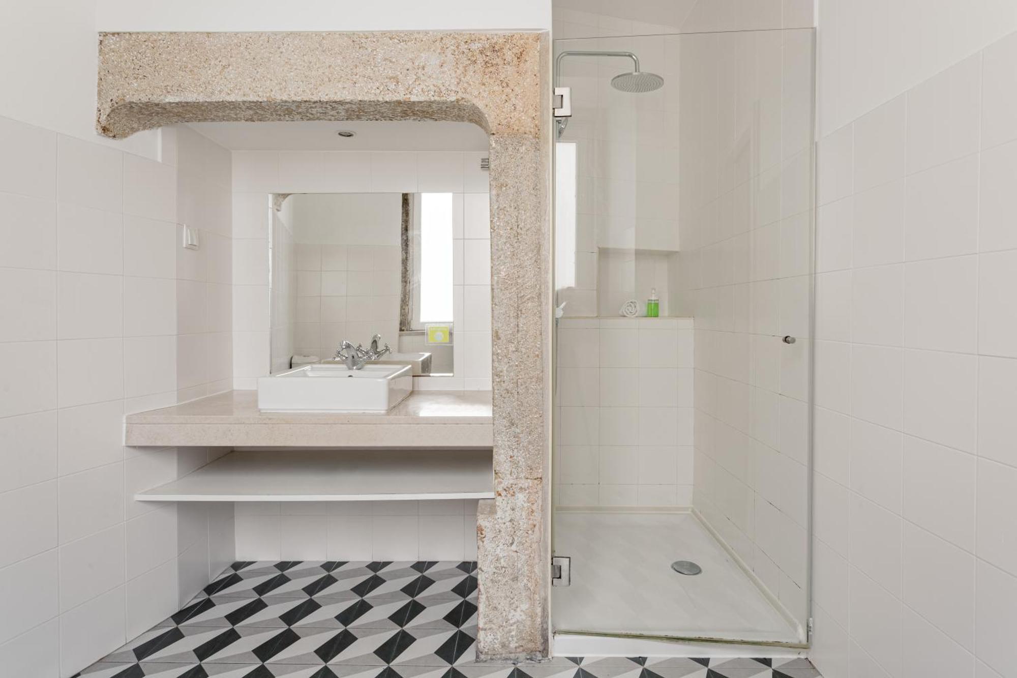 Ferienwohnung Joivy Inviting Flat Next To Carmo Convent Lissabon Exterior foto